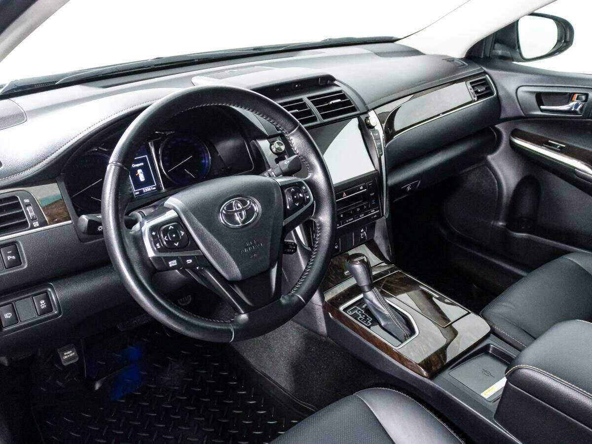 Toyota Camry с пробегом — 2017 год. Фото: #10