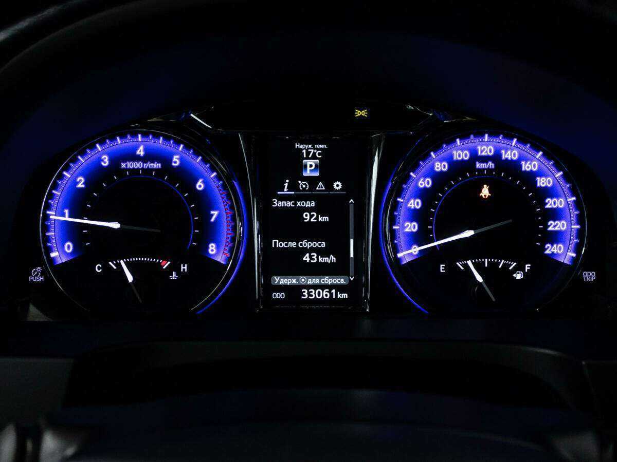 Toyota Camry с пробегом — 2017 год. Фото: #11