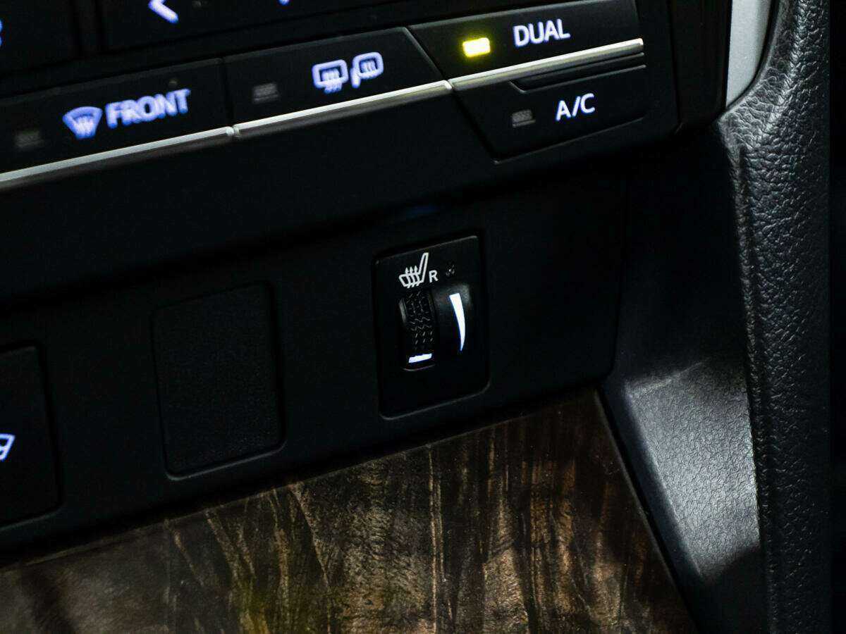 Toyota Camry с пробегом — 2017 год. Фото: #20