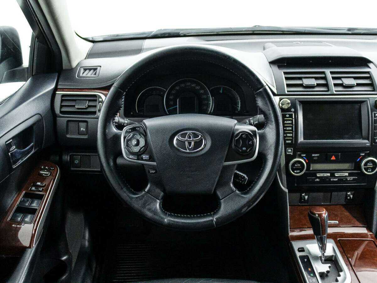 Toyota Camry с пробегом — 2012 год. Фото: #19