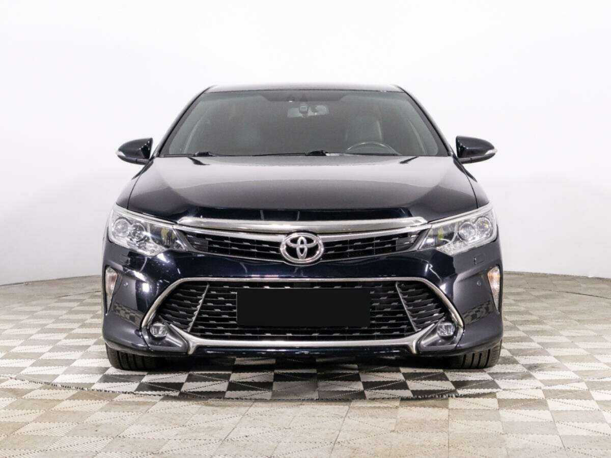 Toyota Camry с пробегом — 2017 год. Фото: #1