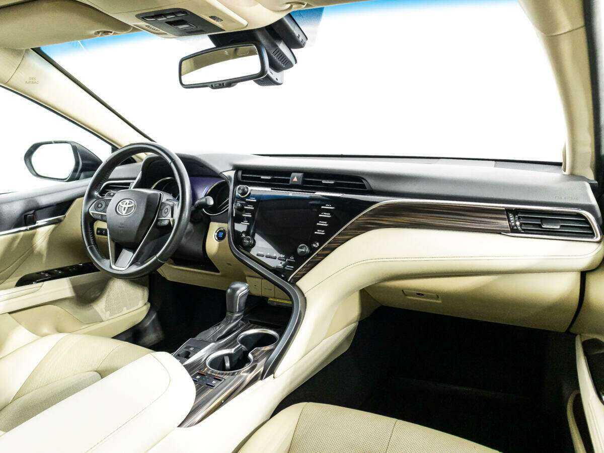 Toyota Camry с пробегом — 2018 год. Фото: #8