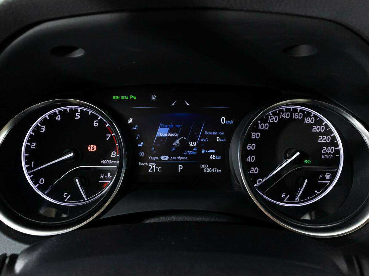 Toyota Camry с пробегом — 2018 год. Фото: #11