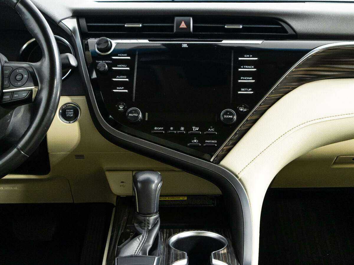 Toyota Camry с пробегом — 2018 год. Фото: #13