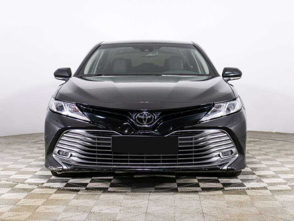 Toyota Camry с пробегом — 2018 год. Фото: #1