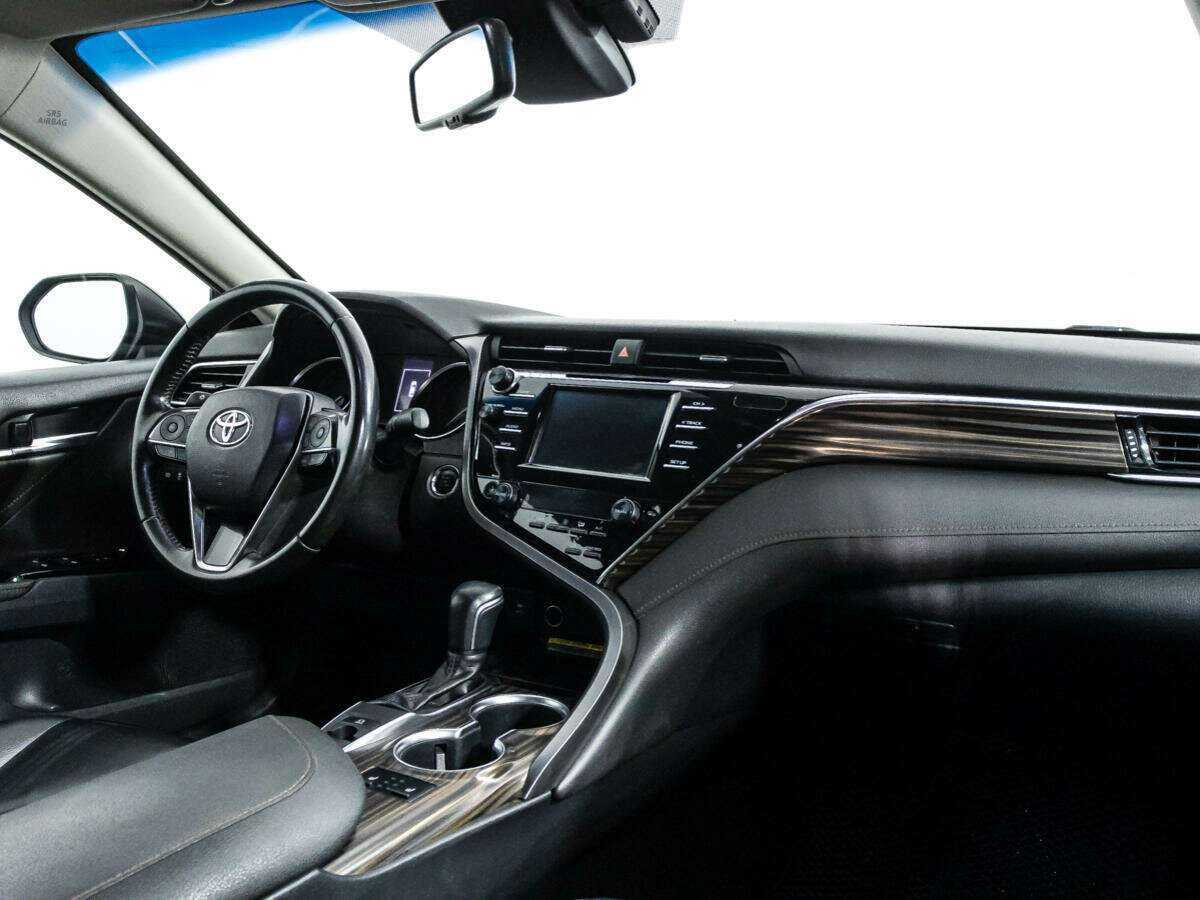 Toyota Camry с пробегом — 2018 год. Фото: #8