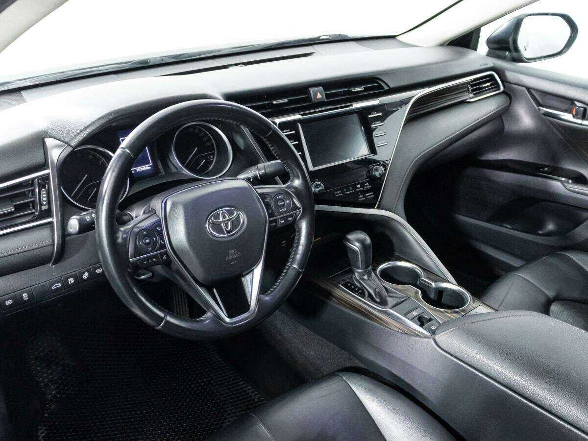 Toyota Camry с пробегом — 2018 год. Фото: #10