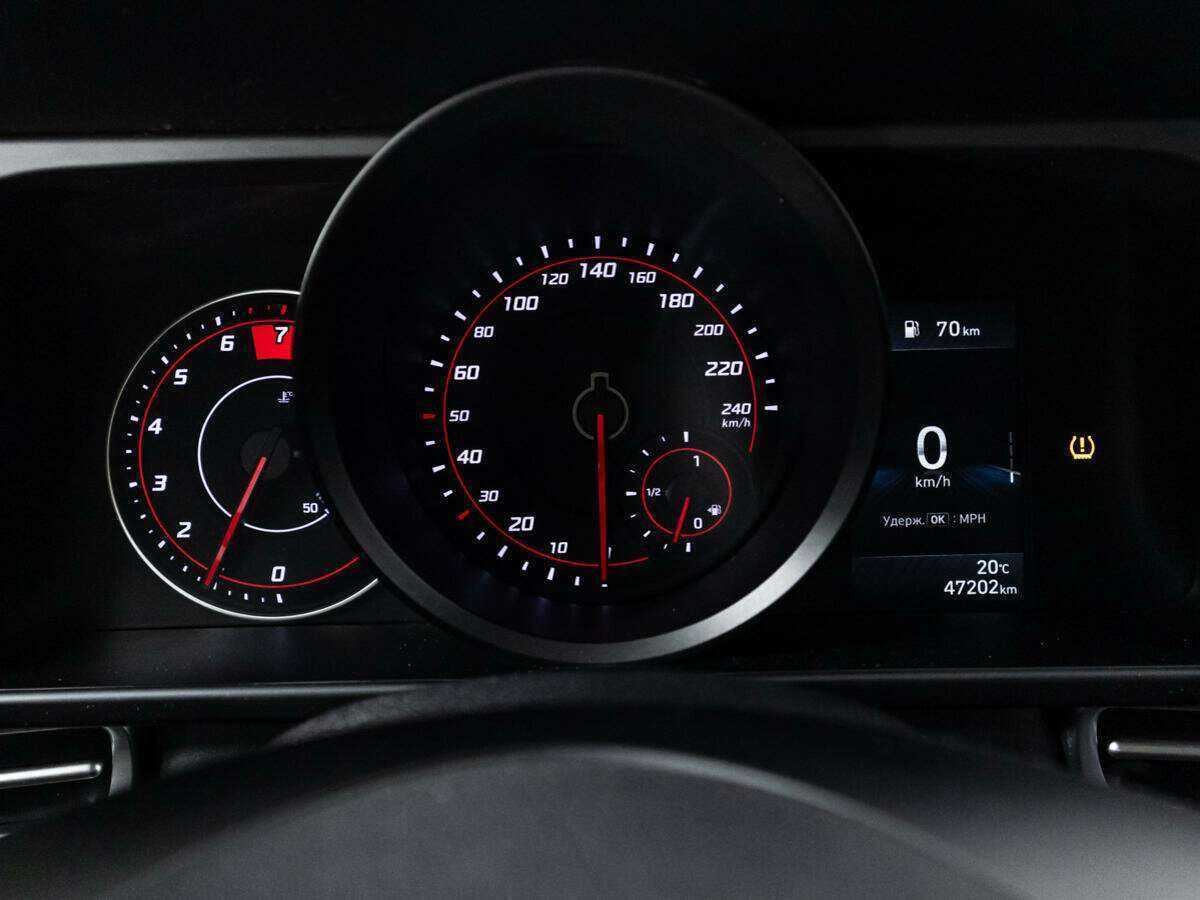 Hyundai Elantra с пробегом — 2021 год. Фото: #11