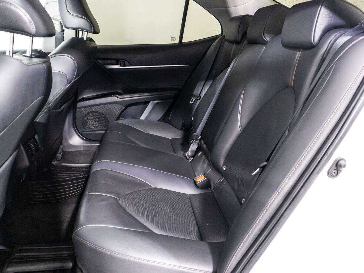Toyota Camry с пробегом — 2019 год. Фото: #9