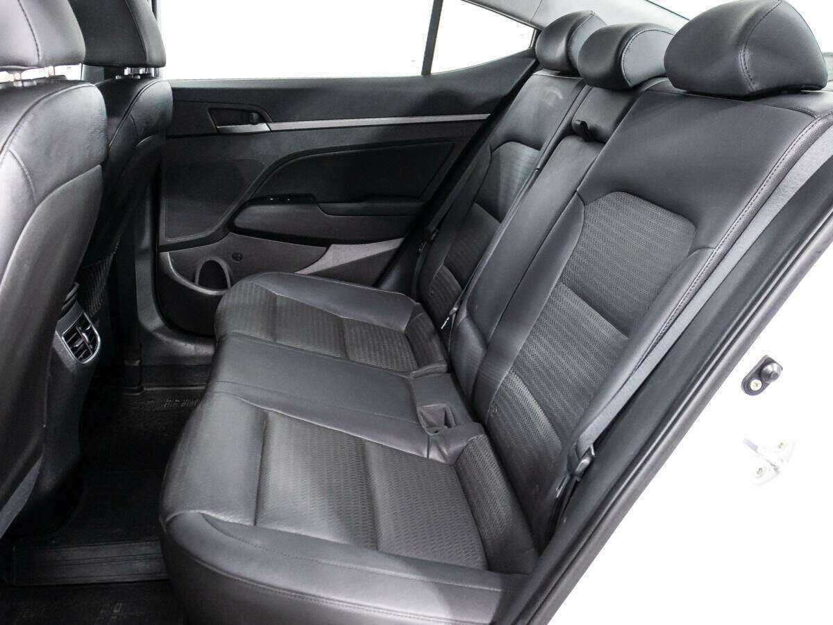 Hyundai Elantra с пробегом — 2016 год. Фото: #9