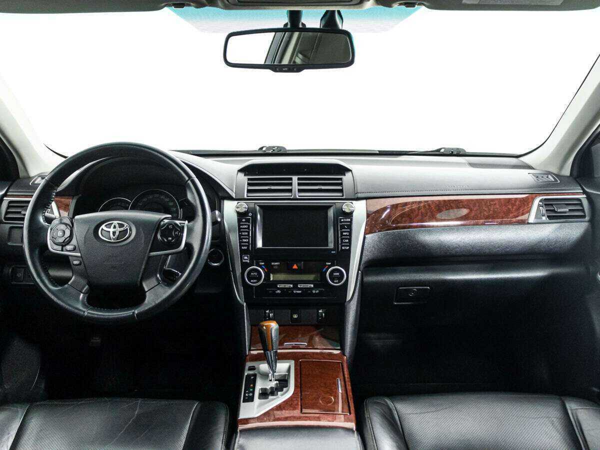 Toyota Camry с пробегом — 2012 год. Фото: #12