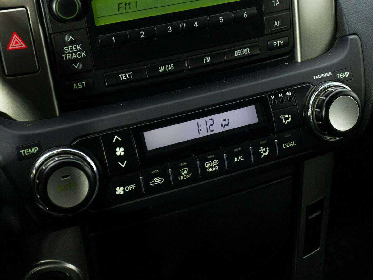 Toyota Land Cruiser Prado с пробегом — 2012 год. Фото: #12