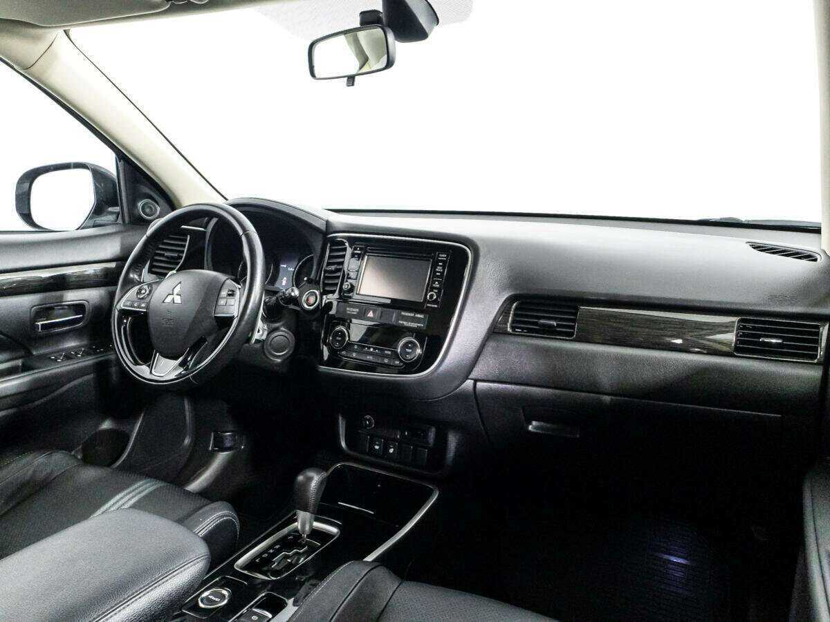 Mitsubishi Outlander с пробегом — 2017 год. Фото: #8