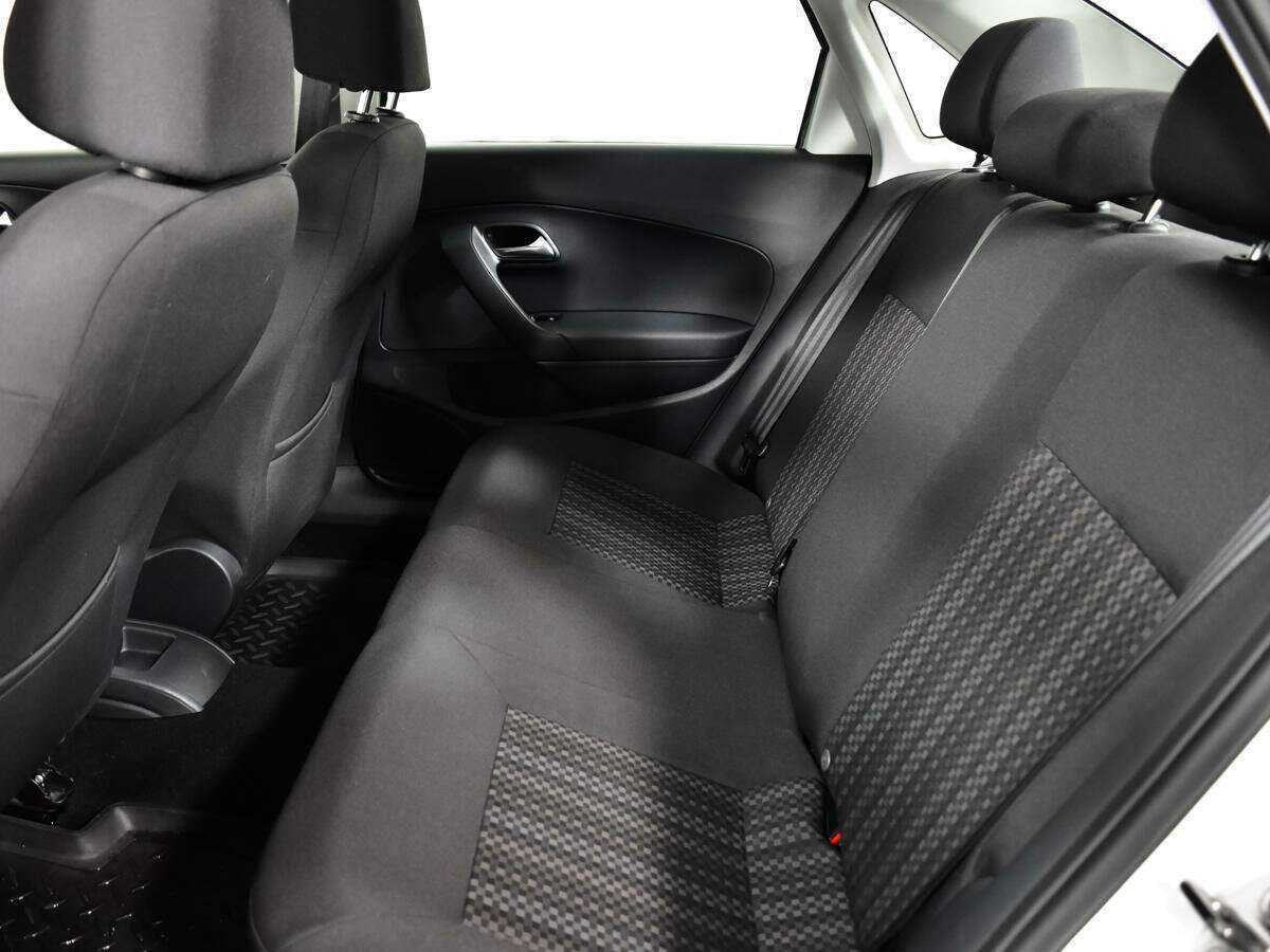 Volkswagen Polo с пробегом — 2015 год. Фото: #9