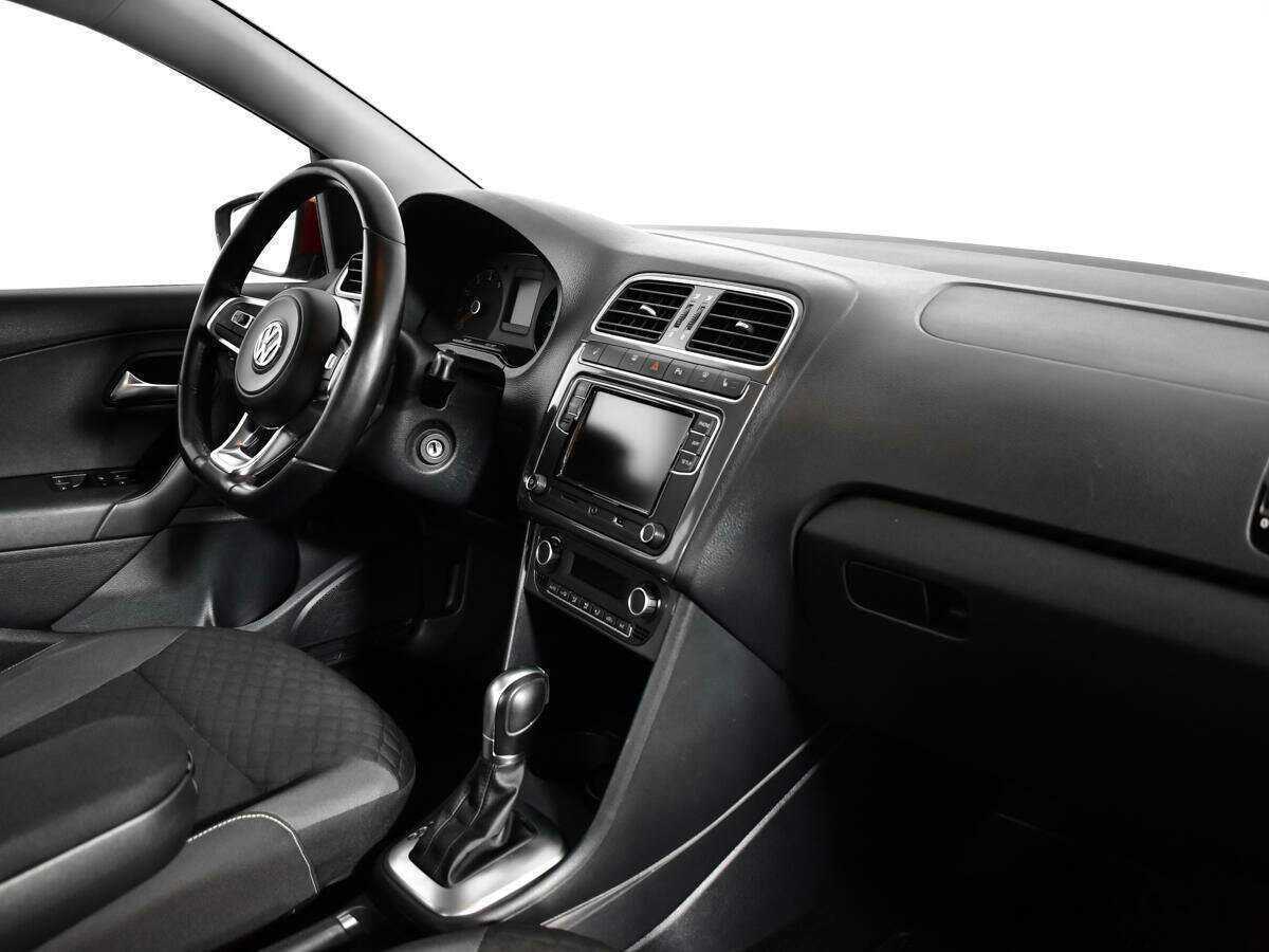 Volkswagen Polo с пробегом — 2018 год. Фото: #8