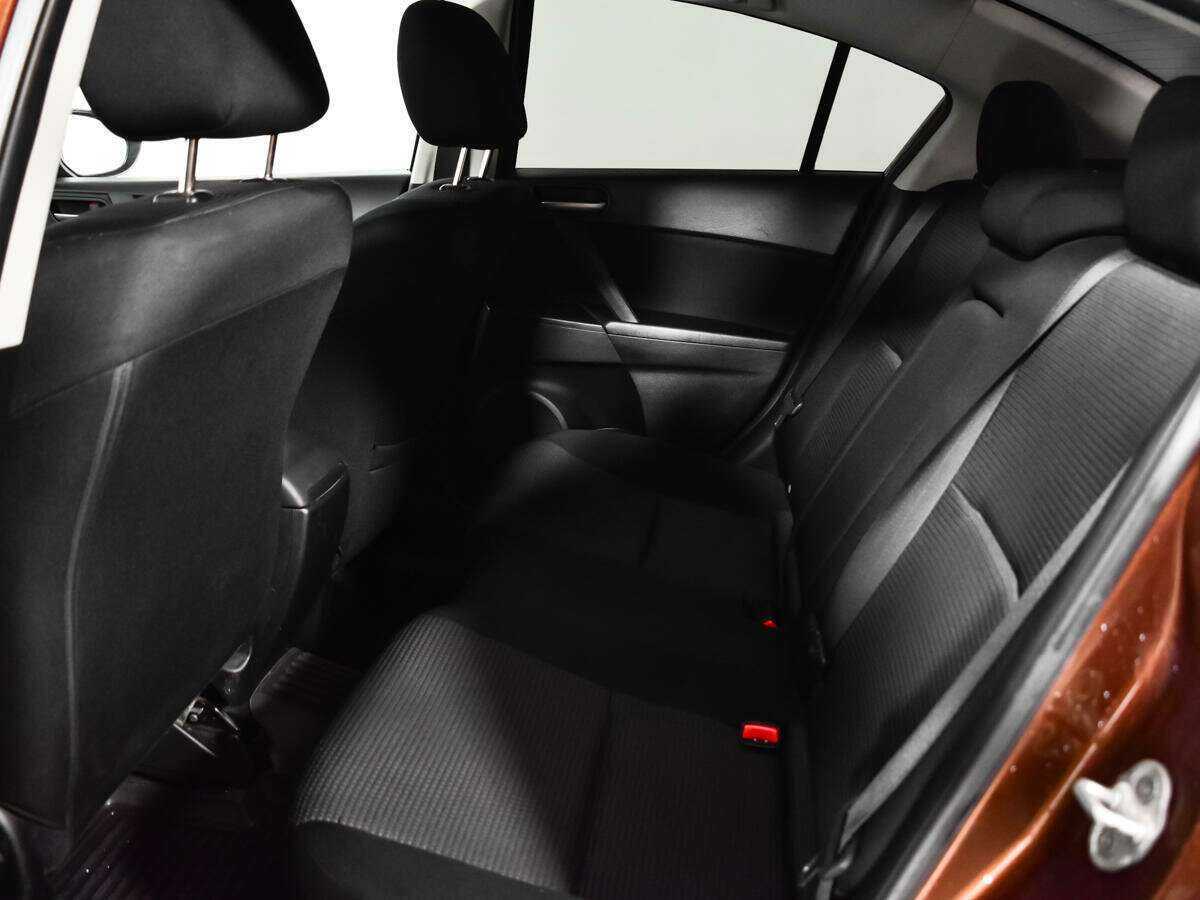 Mazda 3 с пробегом — 2012 год. Фото: #9