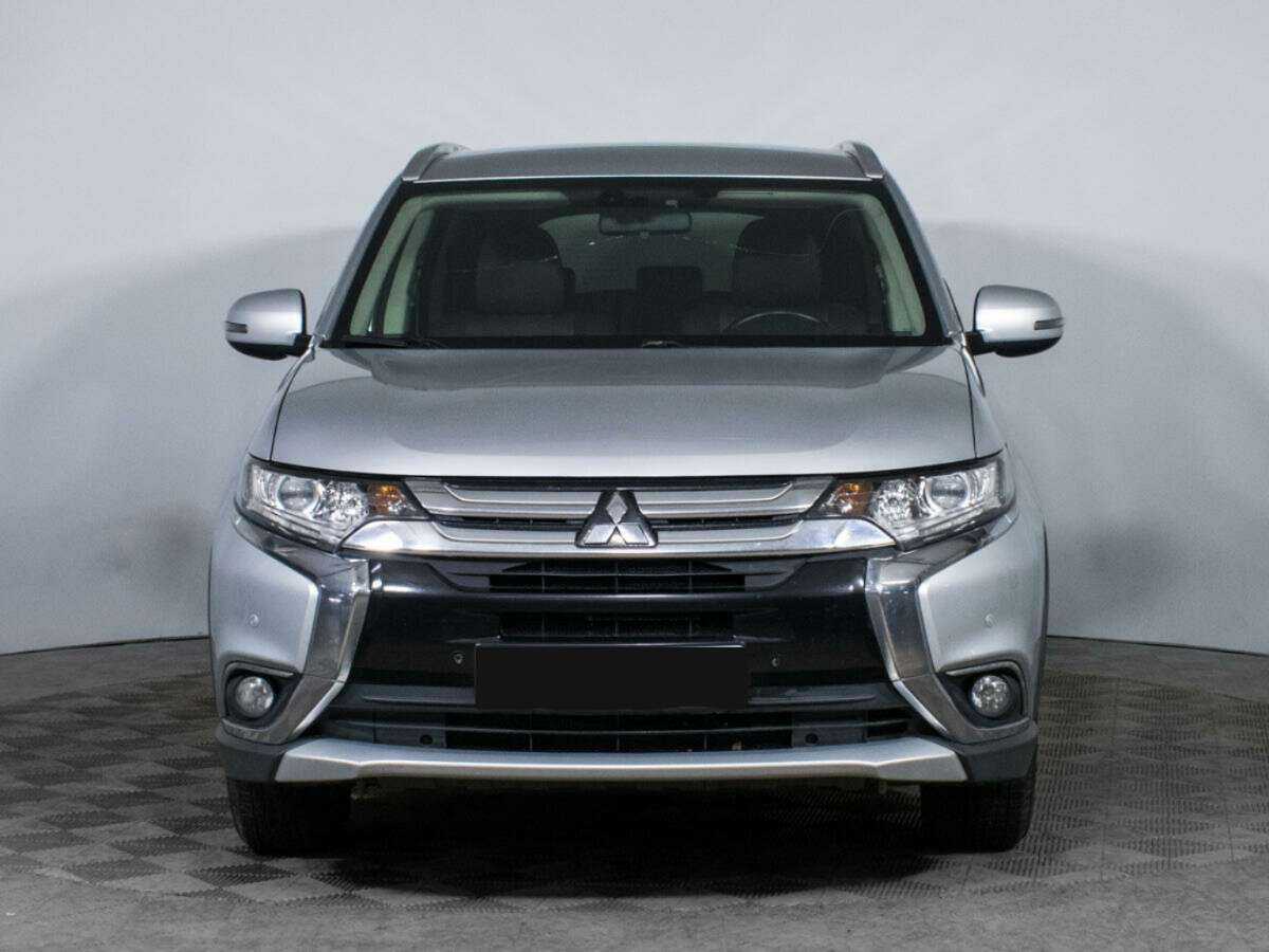 Mitsubishi Outlander с пробегом — 2017 год. Фото: #1