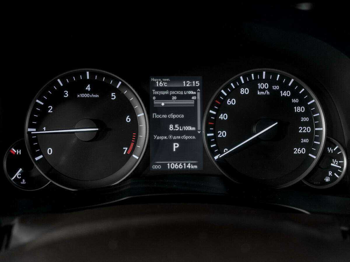 Lexus ES с пробегом — 2015 год. Фото: #10