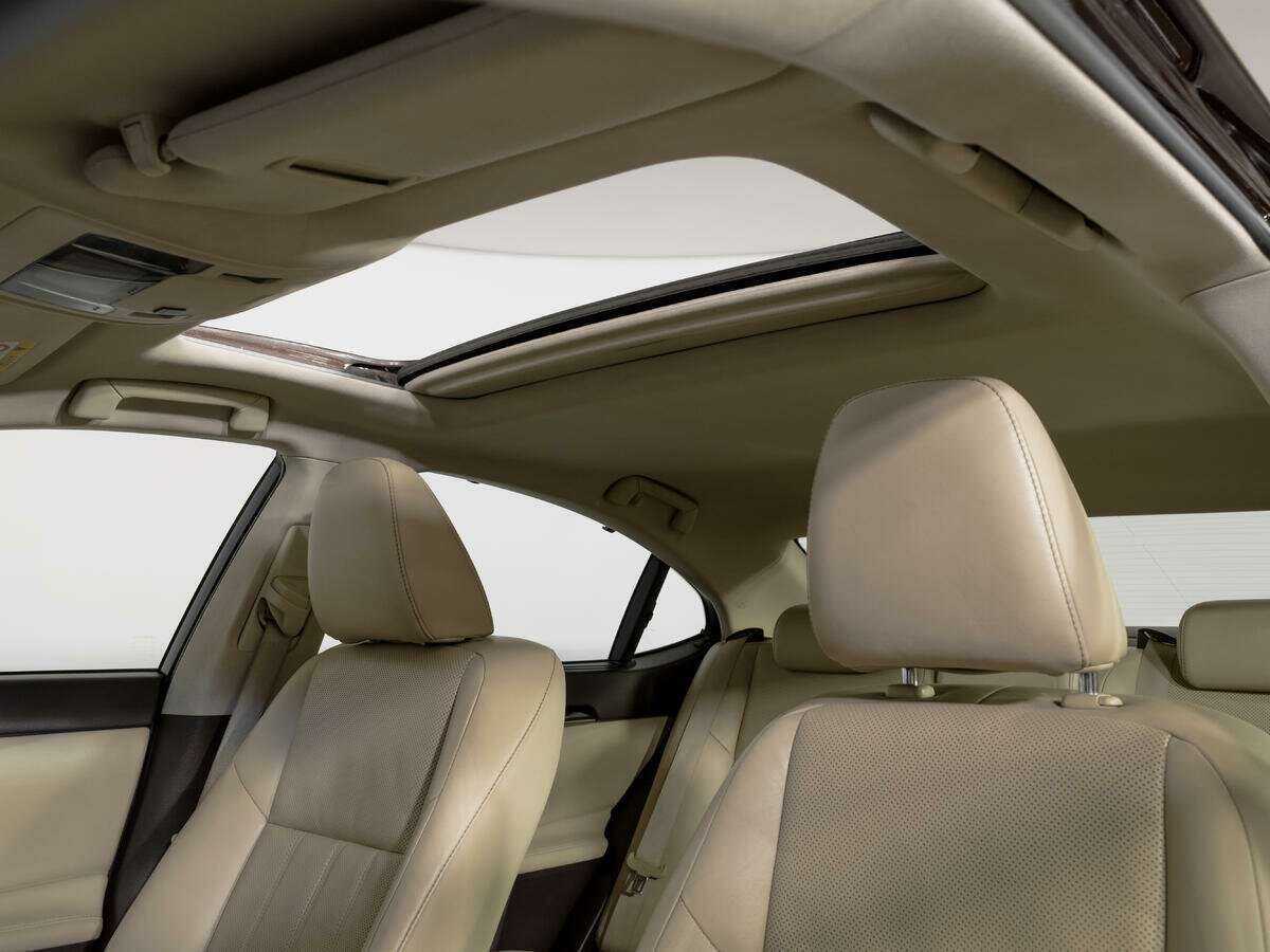 Lexus ES с пробегом — 2015 год. Фото: #13