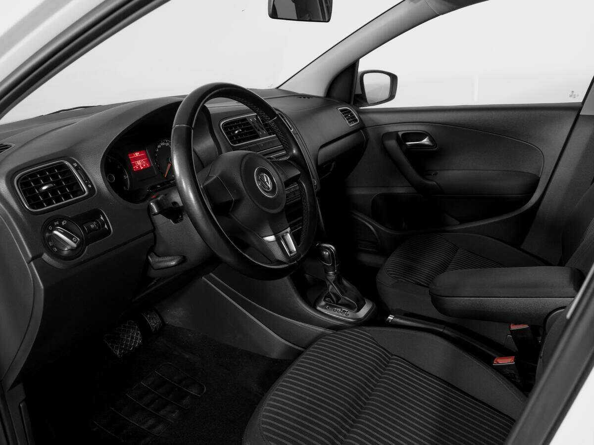 Volkswagen Polo с пробегом — 2013 год. Фото: #14