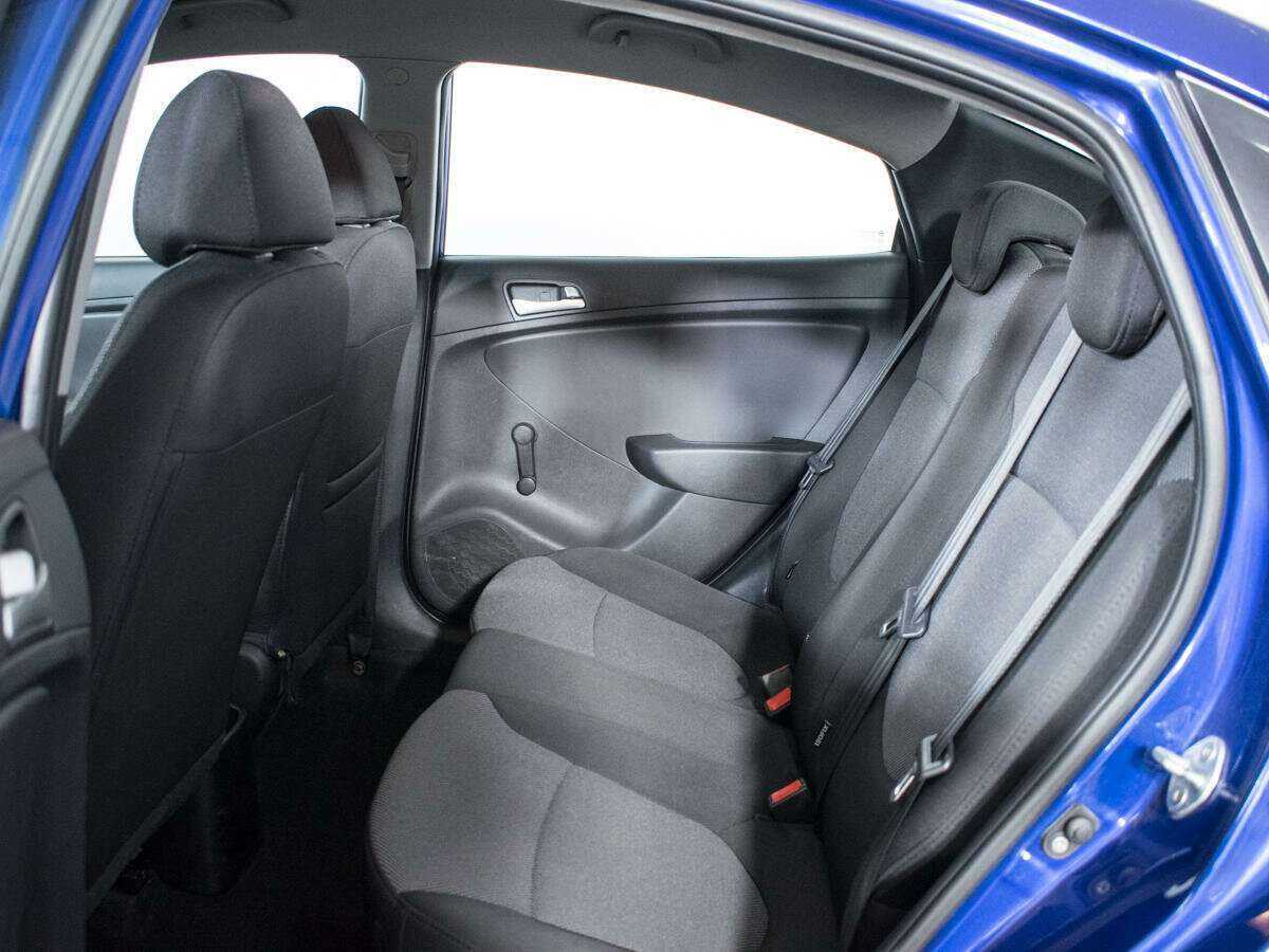 Hyundai Solaris с пробегом — 2012 год. Фото: #9