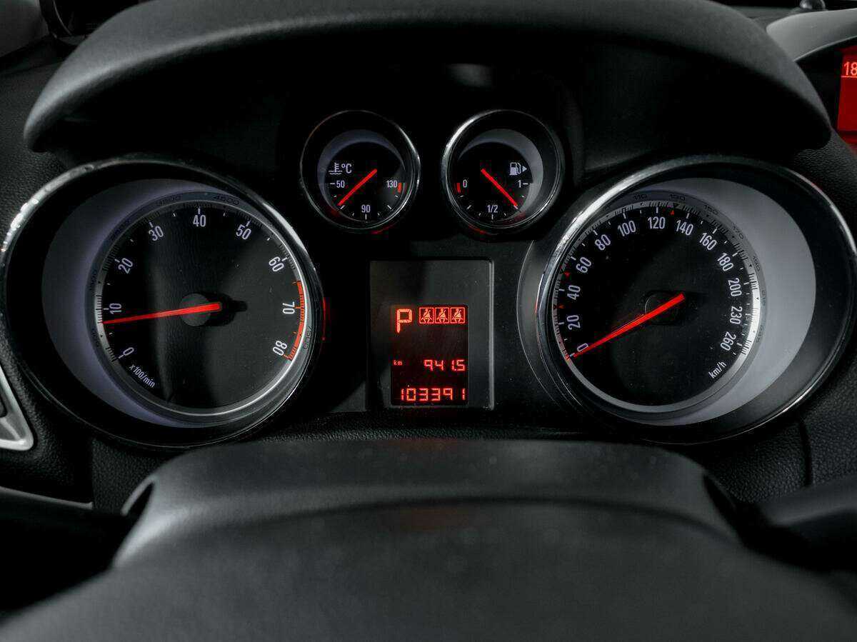 Opel Mokka с пробегом — 2014 год. Фото: #10