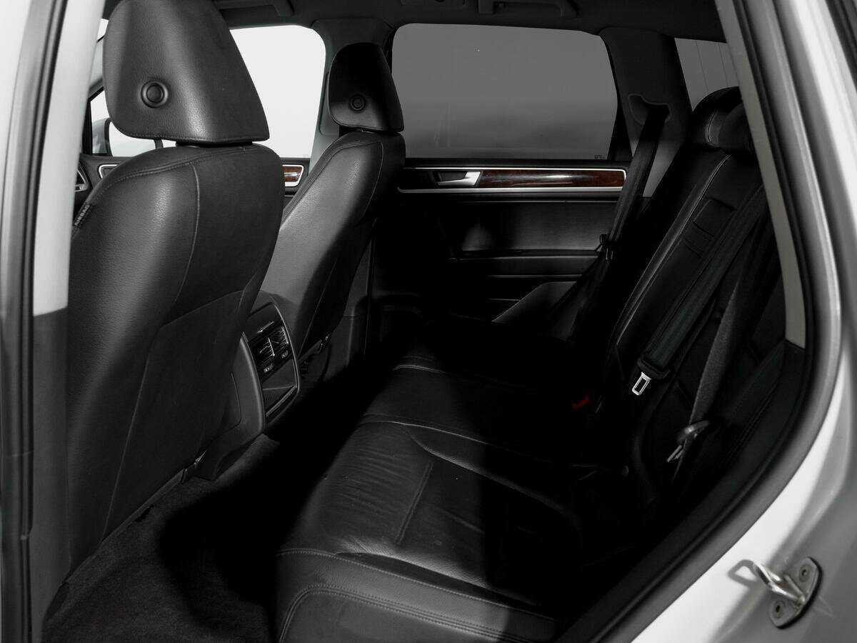 Volkswagen Touareg с пробегом — 2012 год. Фото: #9