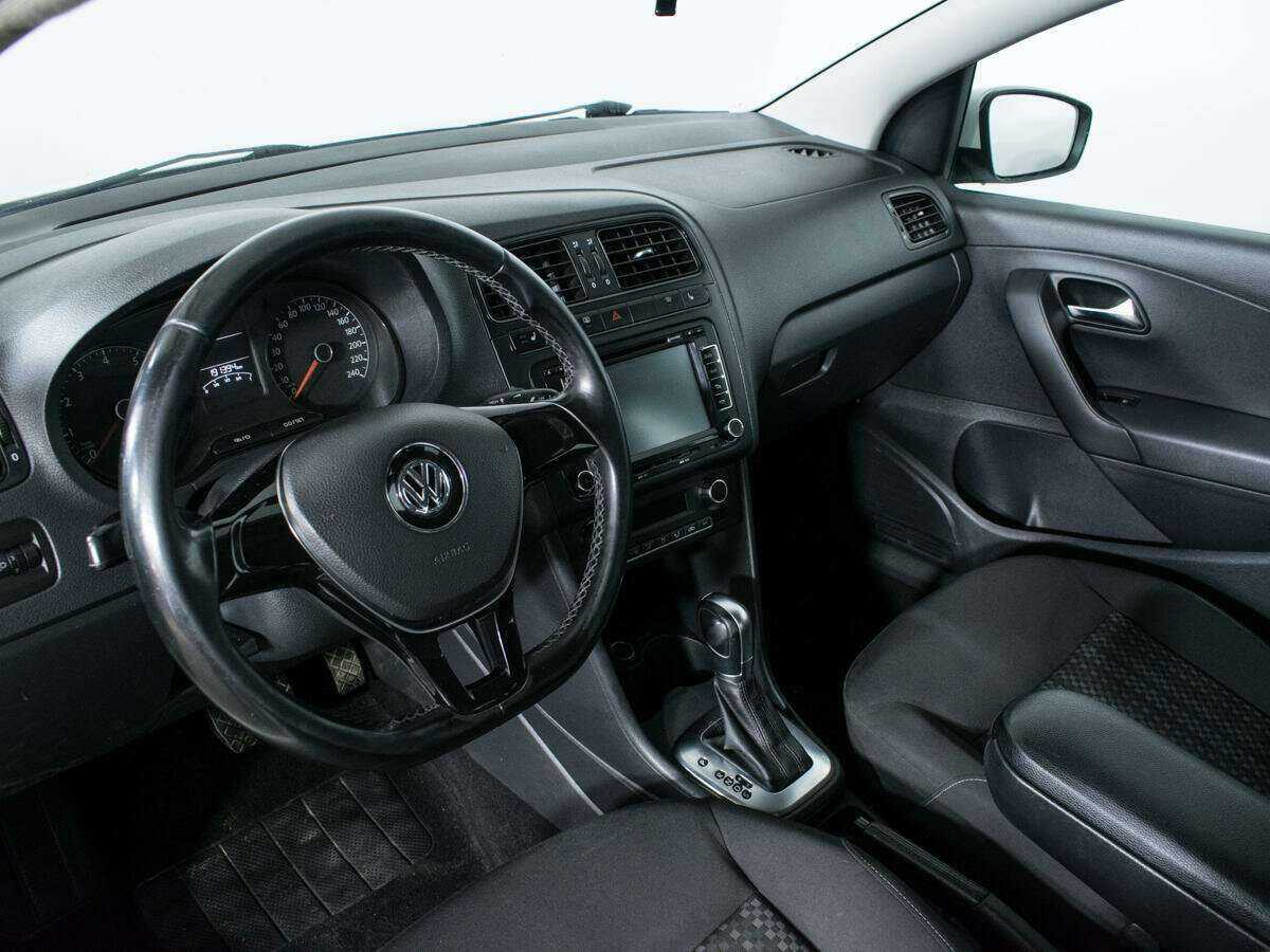 Volkswagen Polo с пробегом — 2015 год. Фото: #12