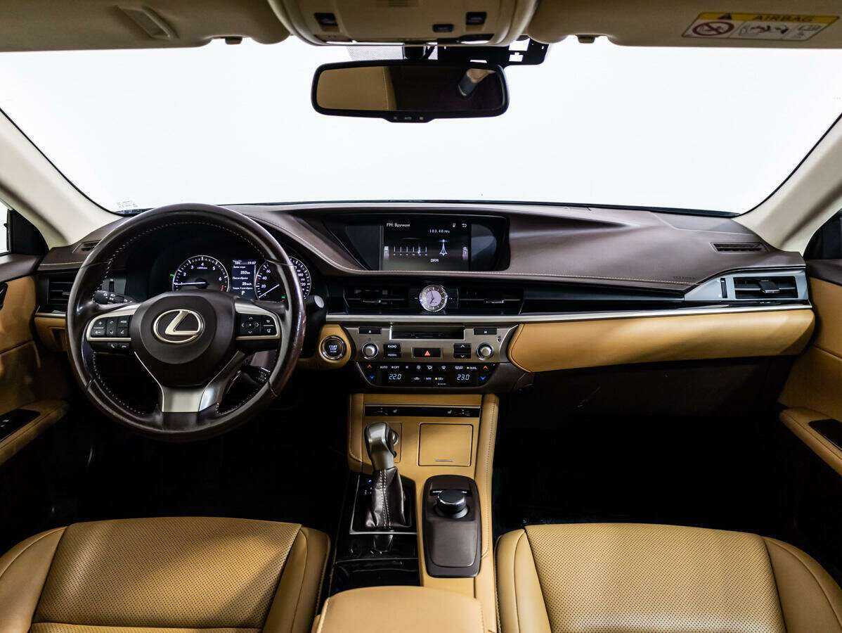 Lexus ES с пробегом — 2016 год. Фото: #8