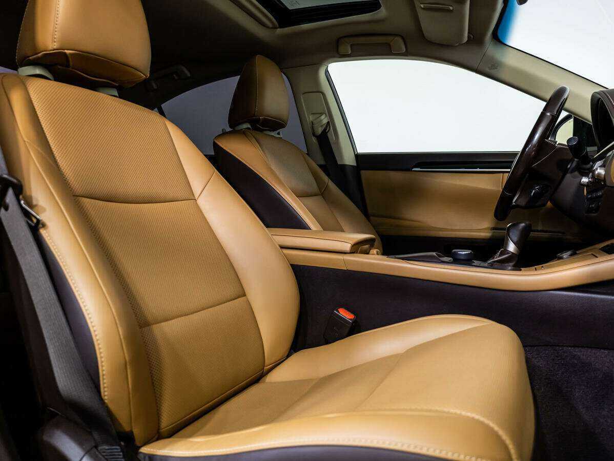 Lexus ES с пробегом — 2016 год. Фото: #10