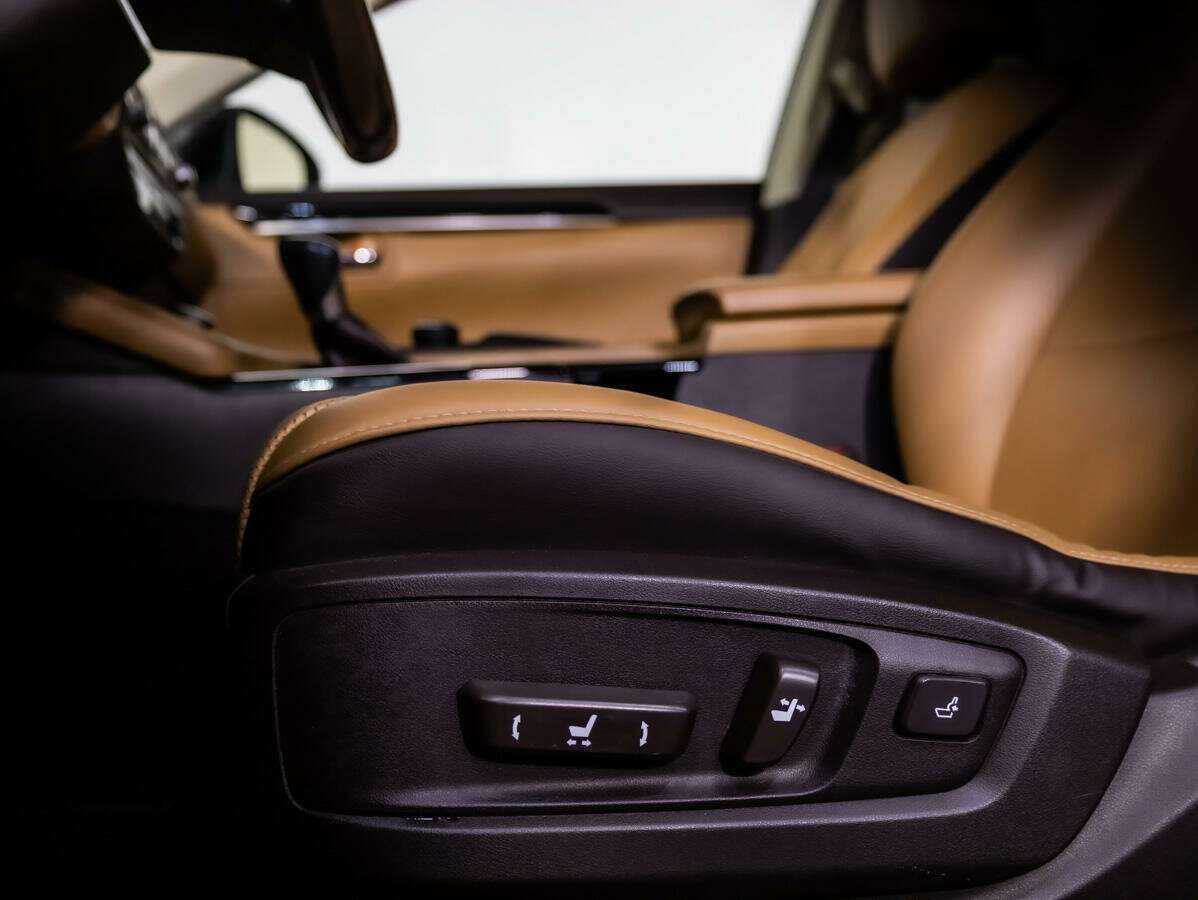 Lexus ES с пробегом — 2016 год. Фото: #16