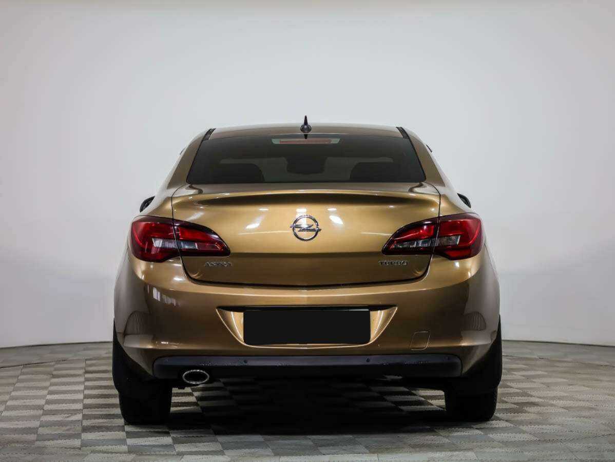 Opel Astra с пробегом — 2015 год. Фото: #4
