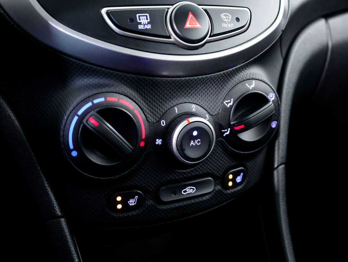 Hyundai Solaris с пробегом — 2015 год. Фото: #15