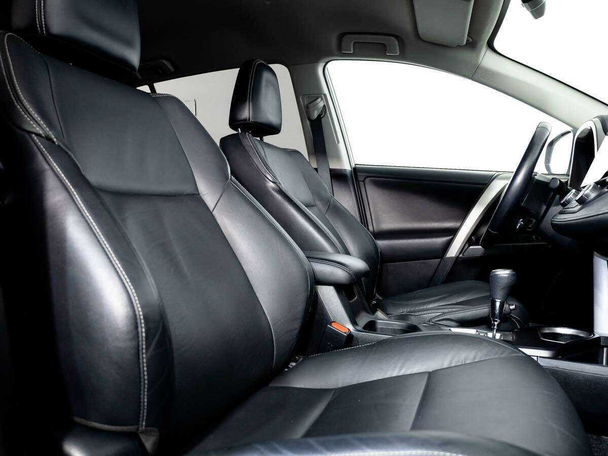Toyota RAV4 с пробегом — 2018 год. Фото: #11