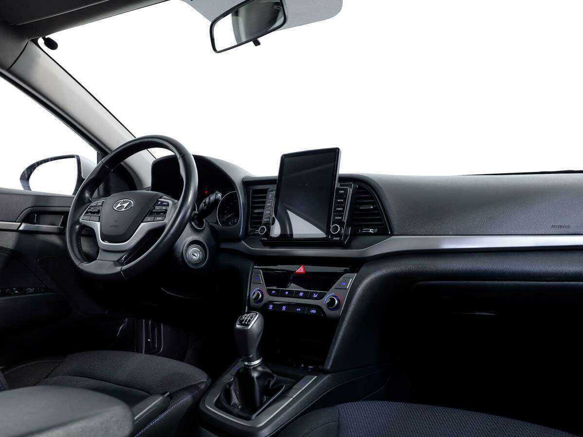 Hyundai Elantra с пробегом — 2018 год. Фото: #7