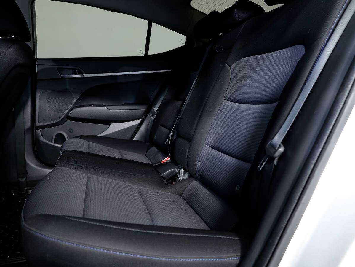 Hyundai Elantra с пробегом — 2018 год. Фото: #10