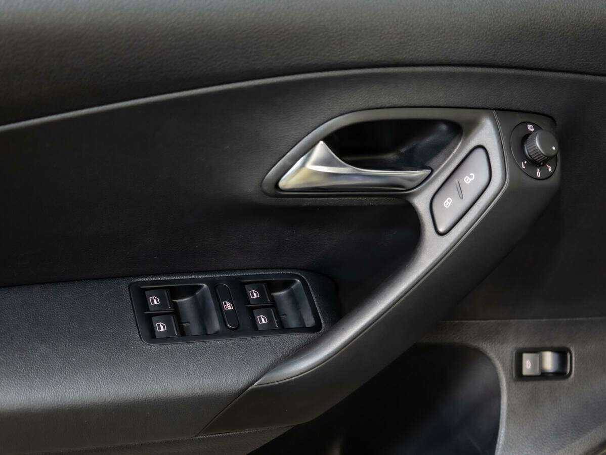 Volkswagen Polo с пробегом — 2017 год. Фото: #13