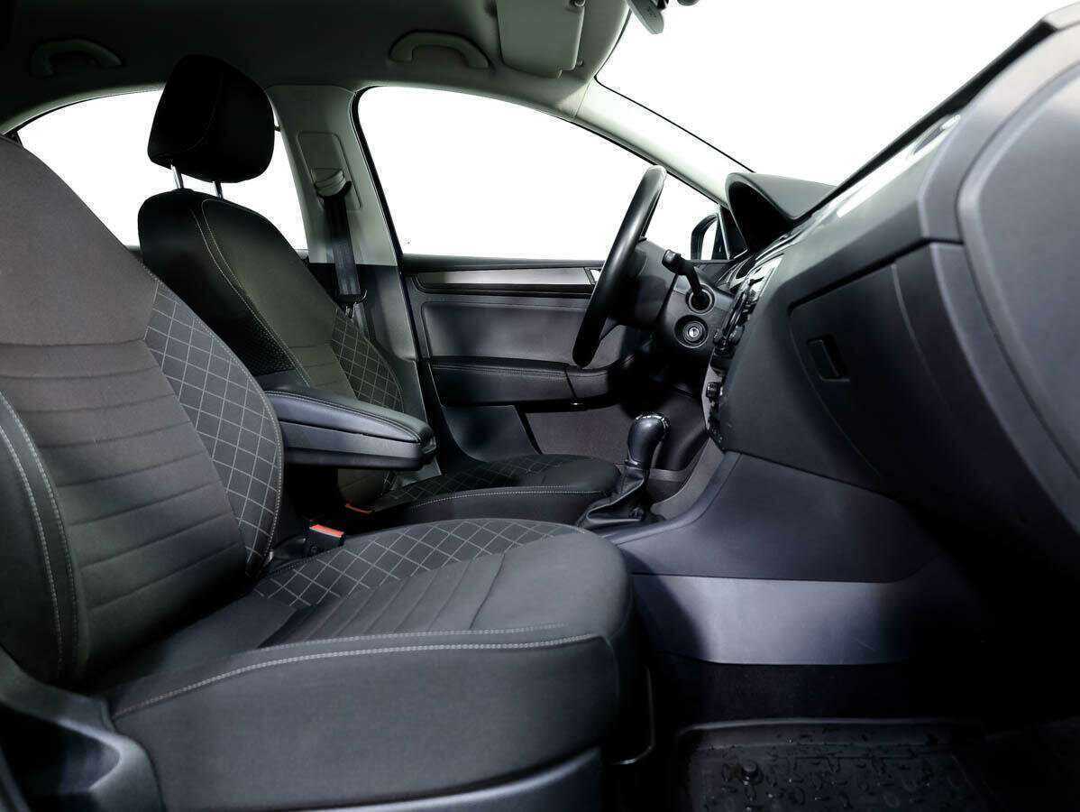 Skoda Rapid с пробегом — 2017 год. Фото: #12