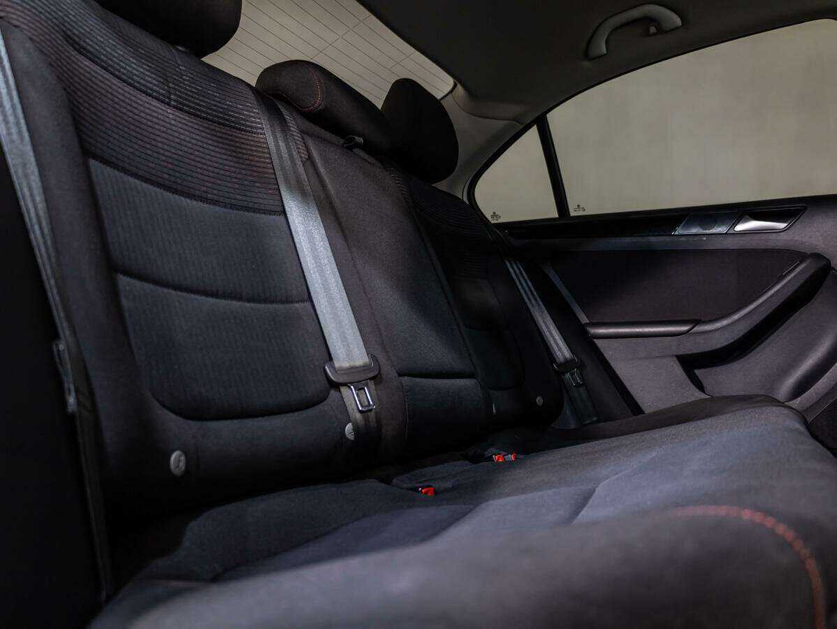 Volkswagen Jetta с пробегом — 2017 год. Фото: #10