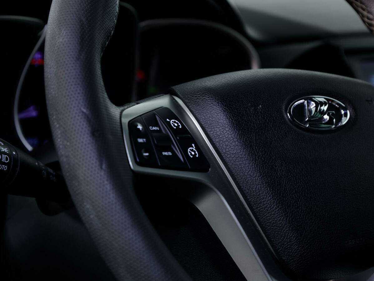 Lada (ВАЗ) Vesta с пробегом — 2019 год. Фото: #18