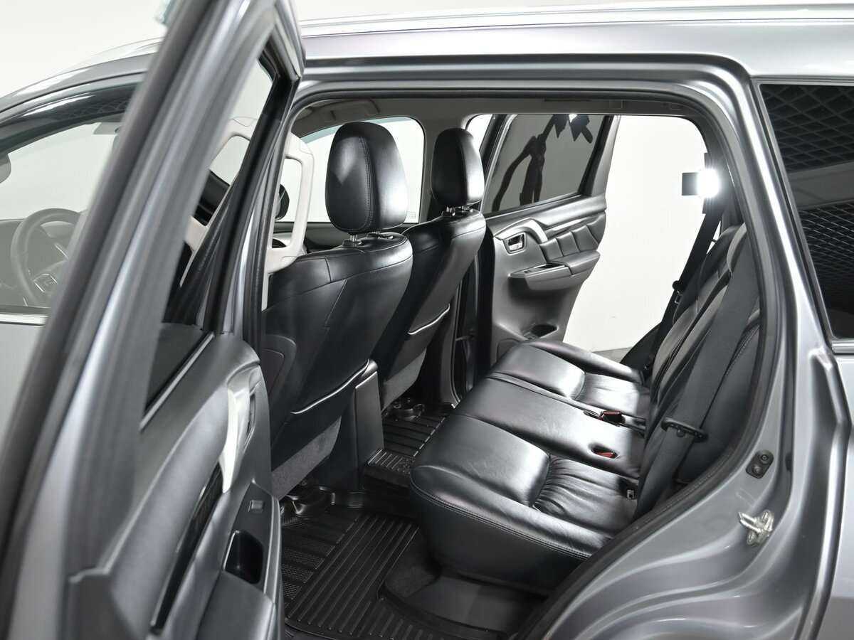 Mitsubishi Pajero Sport с пробегом — 2017 год. Фото: #5