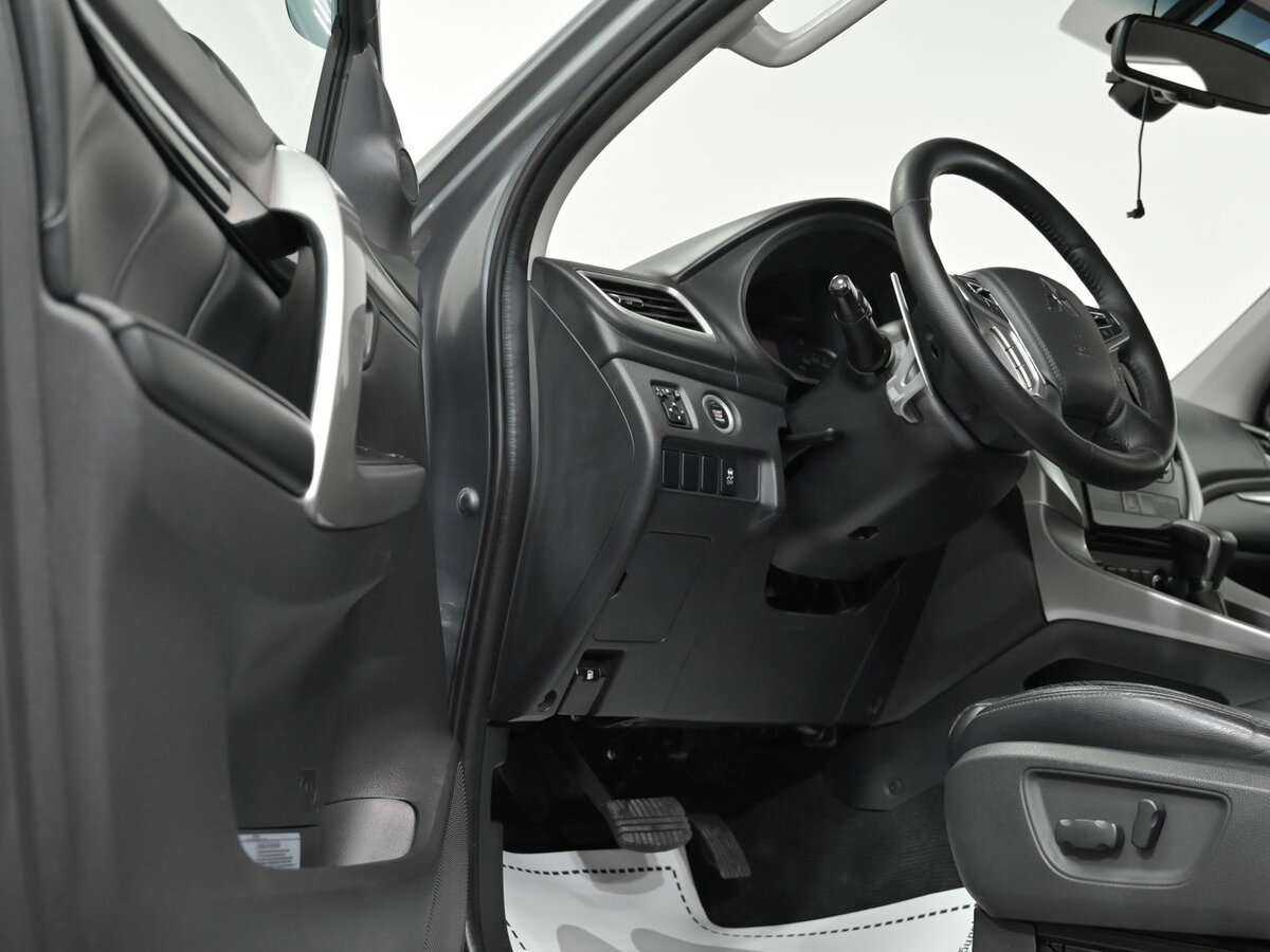 Mitsubishi Pajero Sport с пробегом — 2017 год. Фото: #8