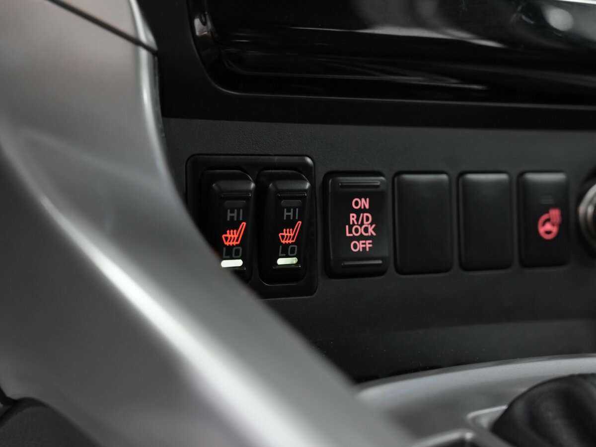 Mitsubishi Pajero Sport с пробегом — 2017 год. Фото: #12