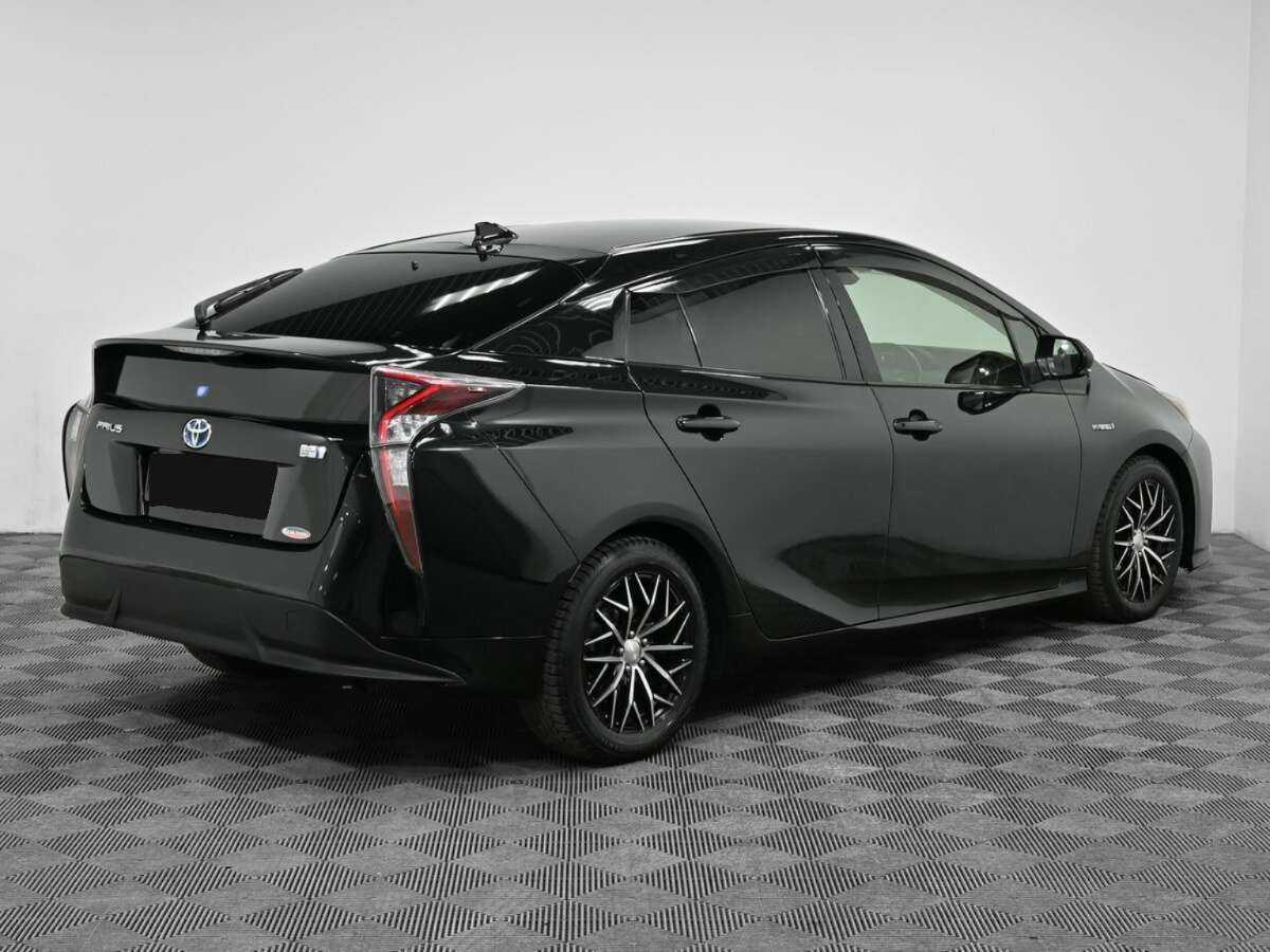 Toyota Prius с пробегом — 2016 год. Фото: #1