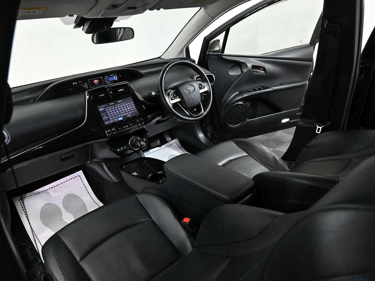 Toyota Prius с пробегом — 2016 год. Фото: #7
