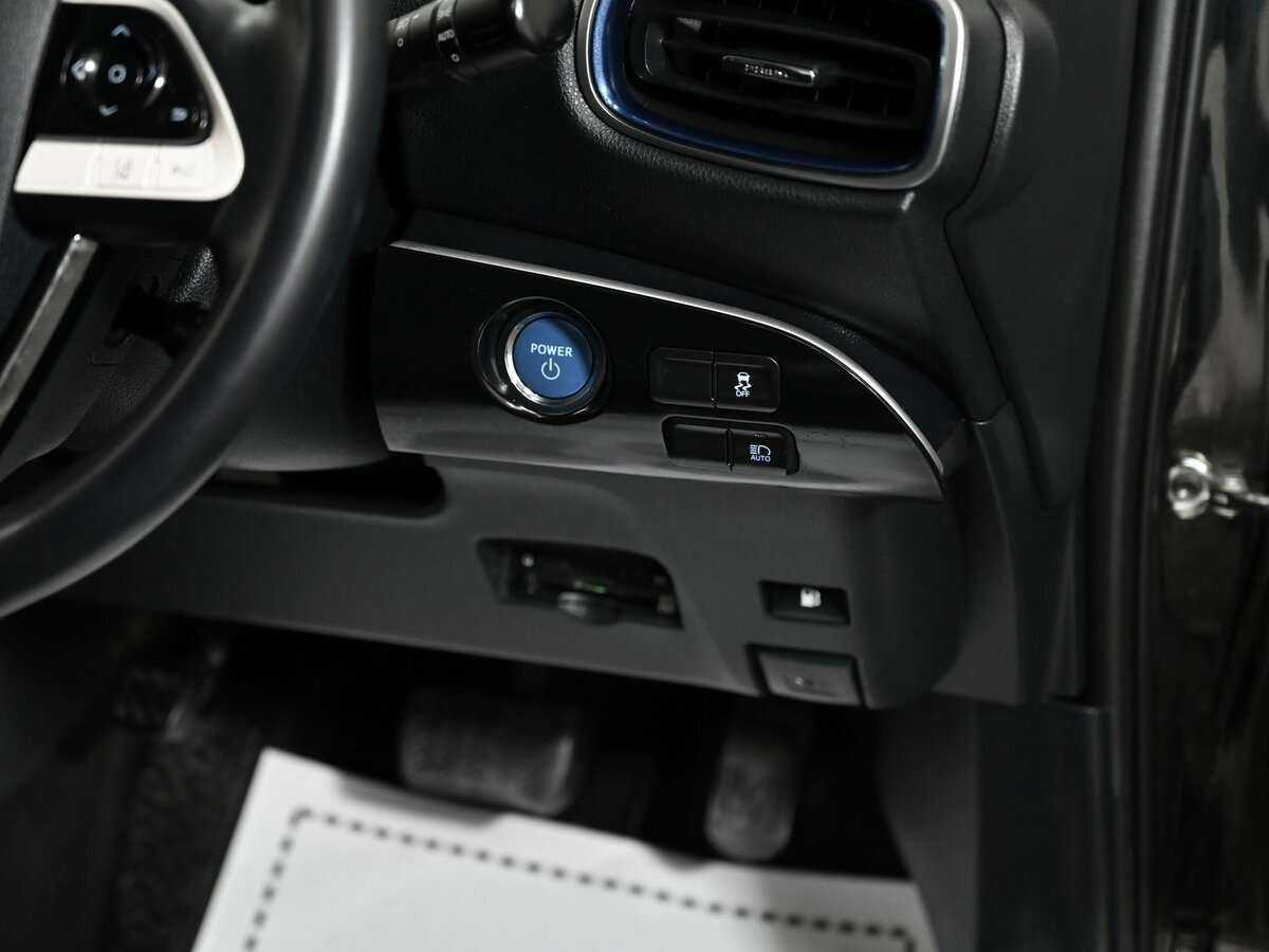 Toyota Prius с пробегом — 2016 год. Фото: #10