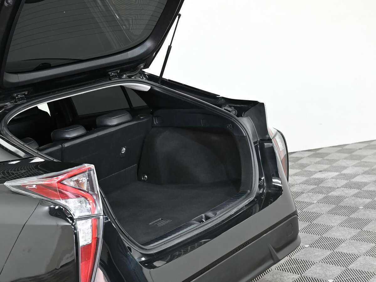 Toyota Prius с пробегом — 2016 год. Фото: #14