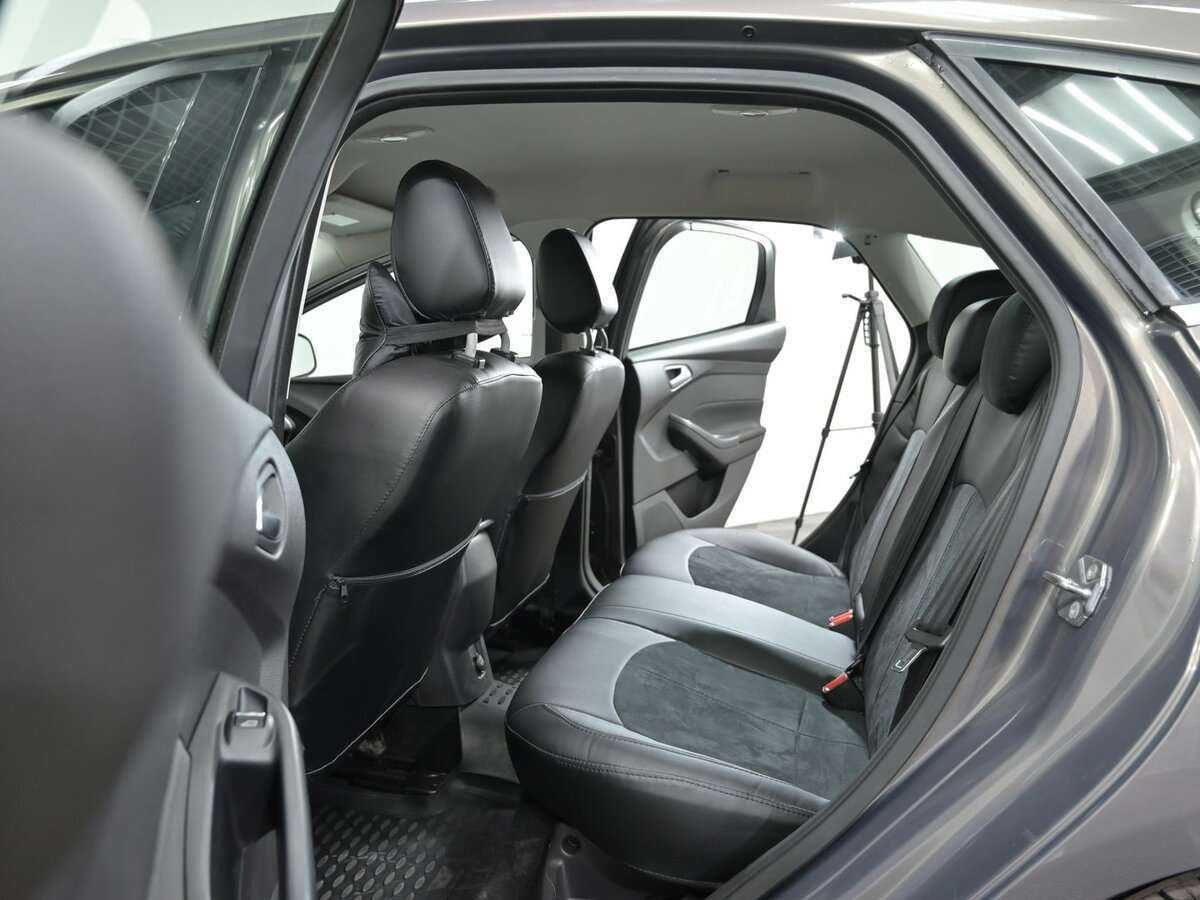 Ford Focus с пробегом — 2012 год. Фото: #12