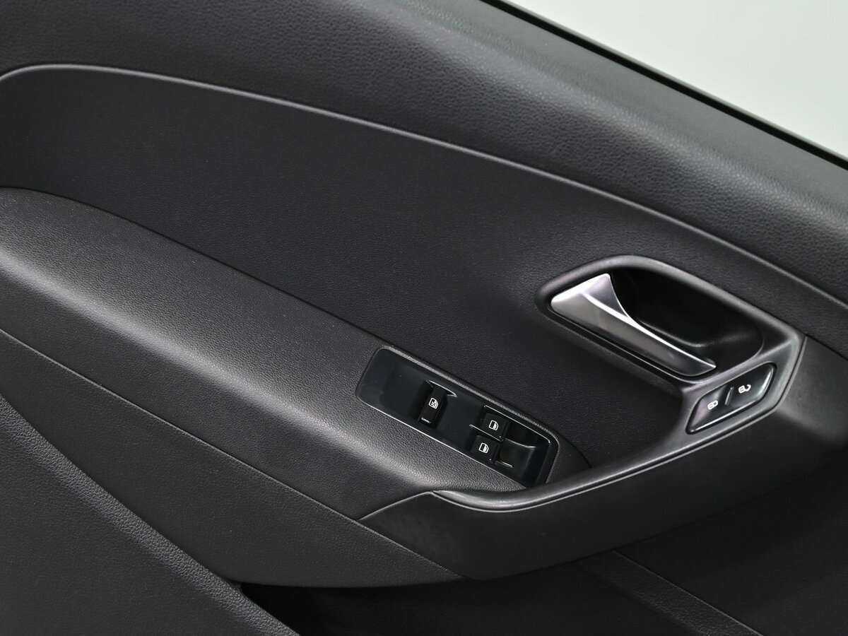 Volkswagen Polo с пробегом — 2012 год. Фото: #7