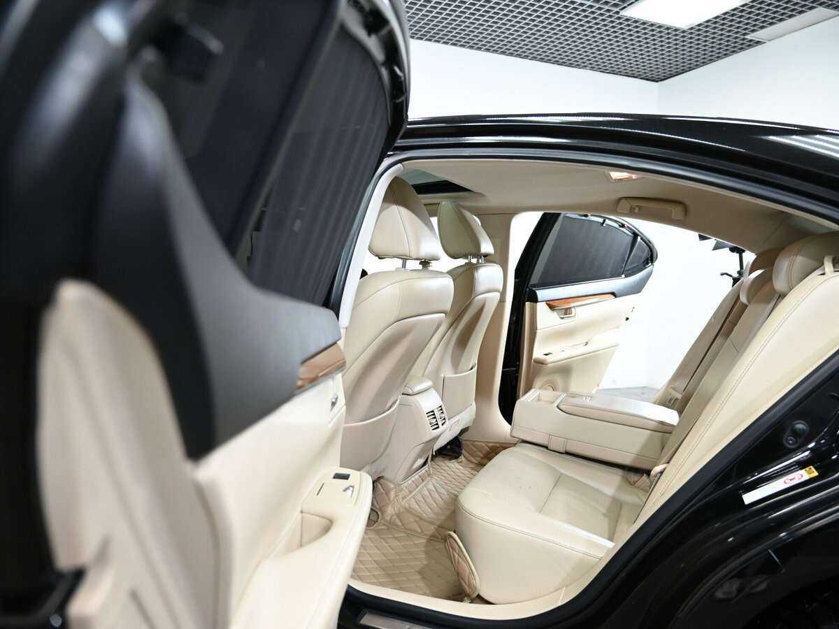 Lexus ES с пробегом — 2012 год. Фото: #17